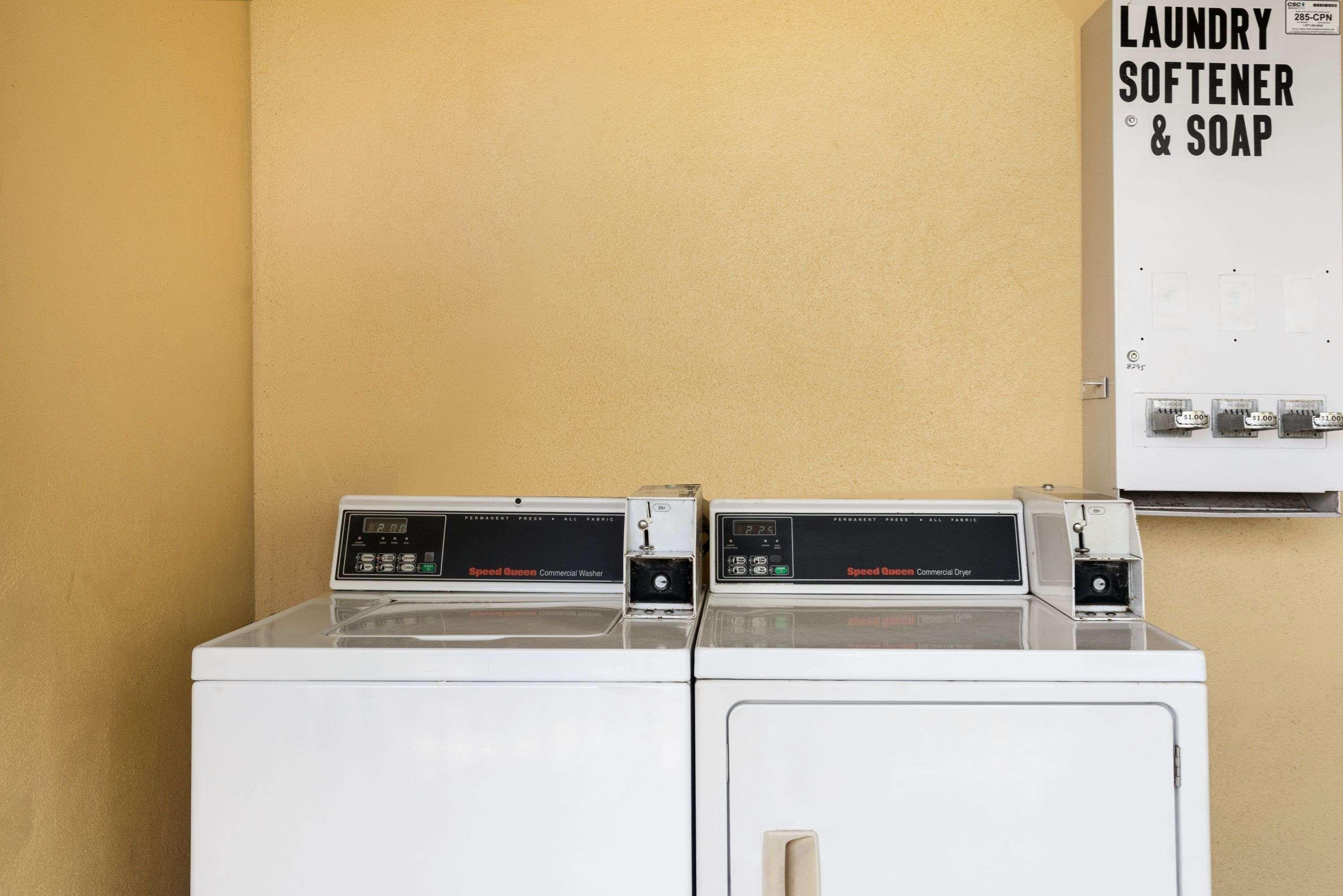 Super 8 By Wyndham Ormond Beach Bagian luar foto
